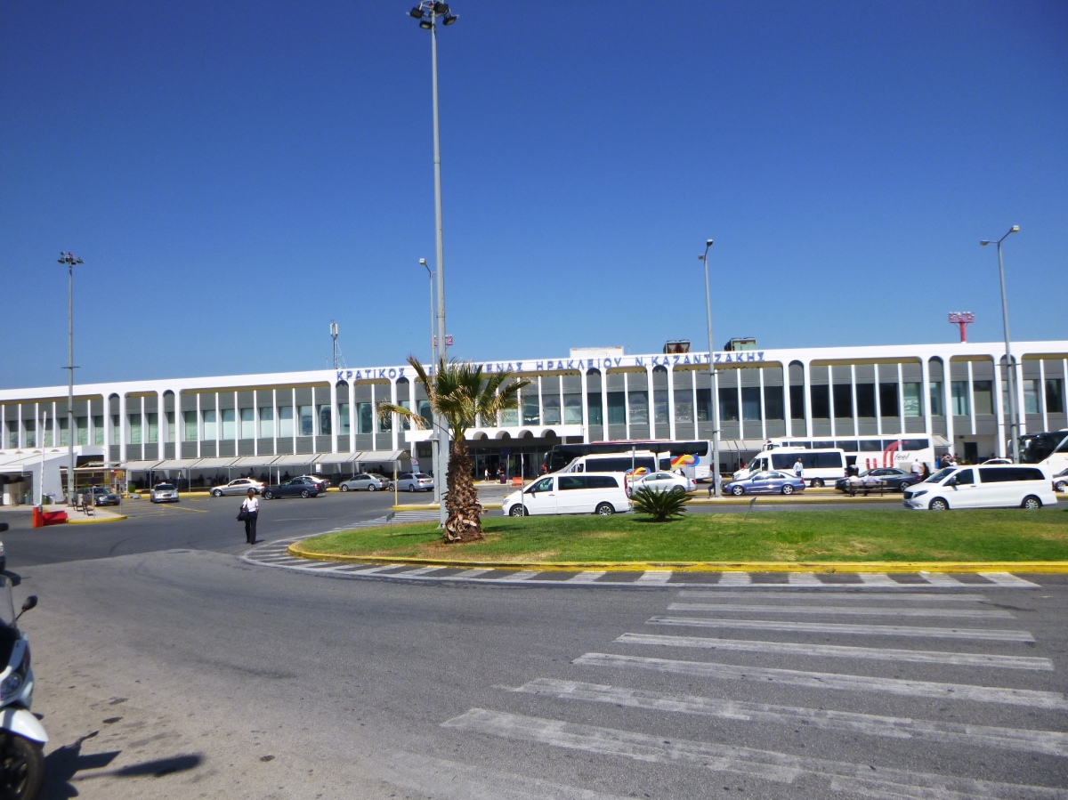 cascada Indígena A escala nacional Nikos Kazantzakis Heraklion Airport - Crete